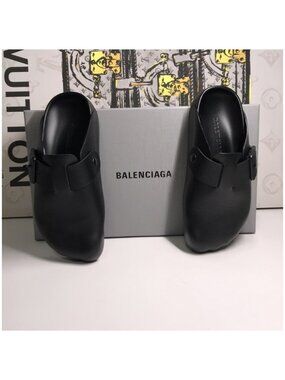 Balenciaga Women s Sunday Mule Five-Toe Design New Size 7